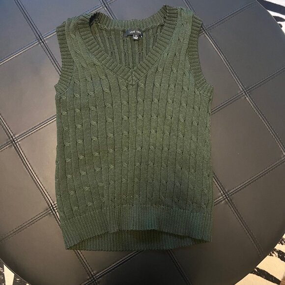 Love Tree Green cable knit vest size small - Picture 1 of 3